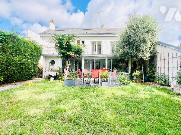 SAINT-CYR-SUR-LOIRE
Av. de la République
Idéalement située