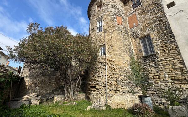 Maison à vendre    8 pièces •  Malemort-du-Comtat