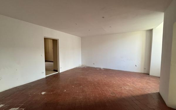 Maison à vendre    8 pièces •  Malemort-du-Comtat