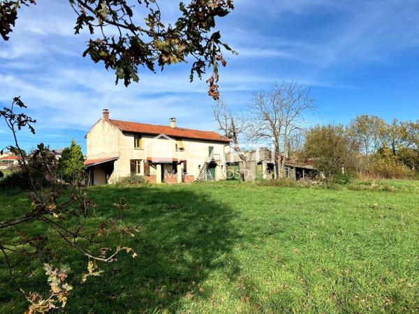 FERME A RENOVER. 7000 M2 TERRAIN. GROS POTENTIEL