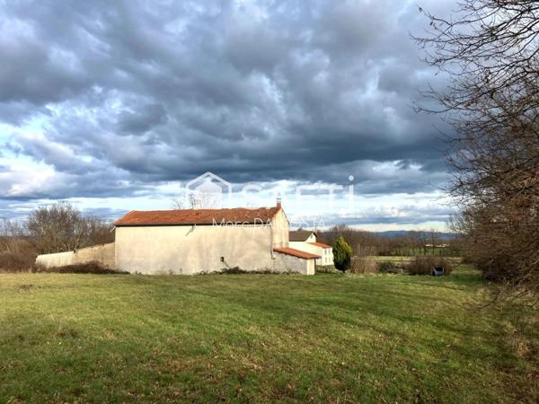 FERME A RENOVER. 7000 M2 TERRAIN. GROS POTENTIEL