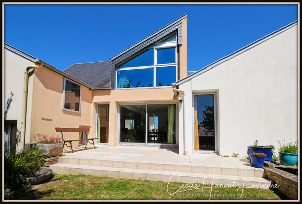 Saint-Pair-sur-Mer (50380) SAINT-PAIR SUR MER - 1 km de la plage Pont-Bleu. Pavillon 1976 - 110 m² - 6 pièces - 3 chambres. Terrain 750 m