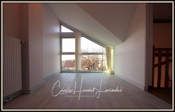 Saint-Pair-sur-Mer (50380) SAINT-PAIR SUR MER - 1 km de la plage Pont-Bleu. Pavillon 1976 - 110 m² - 6 pièces - 3 chambres. Terrain 750 m