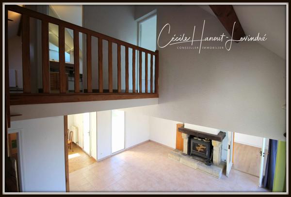 Saint-Pair-sur-Mer (50380) SAINT-PAIR SUR MER - 1 km de la plage Pont-Bleu. Pavillon 1976 - 110 m² - 6 pièces - 3 chambres. Terrain 750 m