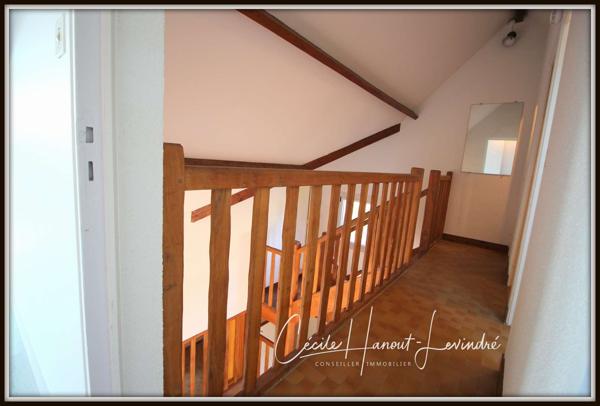 Saint-Pair-sur-Mer (50380) SAINT-PAIR SUR MER - 1 km de la plage Pont-Bleu. Pavillon 1976 - 110 m² - 6 pièces - 3 chambres. Terrain 750 m