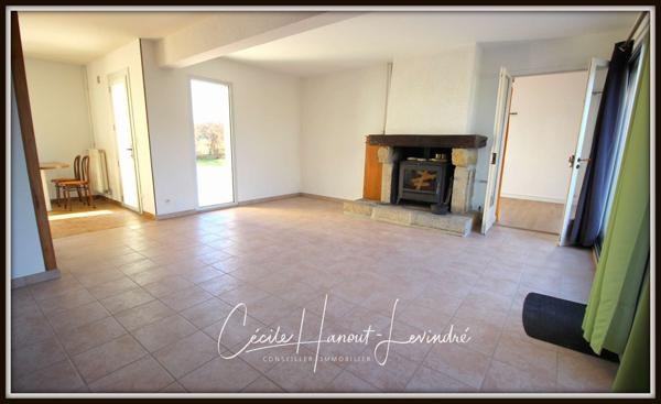 Saint-Pair-sur-Mer (50380) SAINT-PAIR SUR MER - 1 km de la plage Pont-Bleu. Pavillon 1976 - 110 m² - 6 pièces - 3 chambres. Terrain 750 m