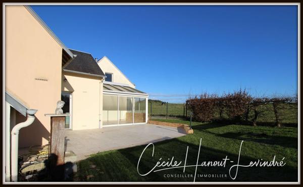 Saint-Pair-sur-Mer (50380) SAINT-PAIR SUR MER - 1 km de la plage Pont-Bleu. Pavillon 1976 - 110 m² - 6 pièces - 3 chambres. Terrain 750 m