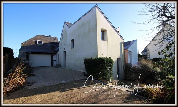 Saint-Pair-sur-Mer (50380) SAINT-PAIR SUR MER - 1 km de la plage Pont-Bleu. Pavillon 1976 - 110 m² - 6 pièces - 3 chambres. Terrain 750 m