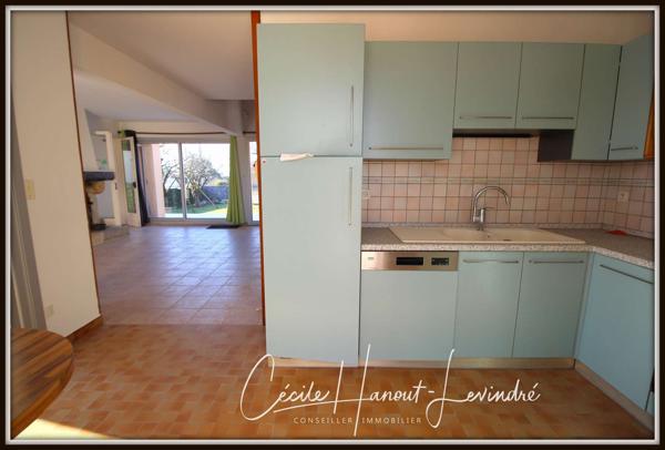 Saint-Pair-sur-Mer (50380) SAINT-PAIR SUR MER - 1 km de la plage Pont-Bleu. Pavillon 1976 - 110 m² - 6 pièces - 3 chambres. Terrain 750 m