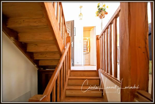 Saint-Pair-sur-Mer (50380) SAINT-PAIR SUR MER - 1 km de la plage Pont-Bleu. Pavillon 1976 - 110 m² - 6 pièces - 3 chambres. Terrain 750 m