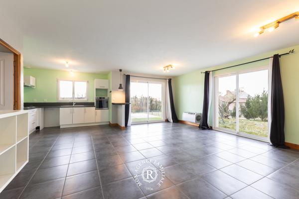 Maison
                                                                                                                                                                                                                                                                                                                        4 pièce(s)                                                                                                                                                                                                          3 chambre(s)                                                                                                                                                                                                          107  m²