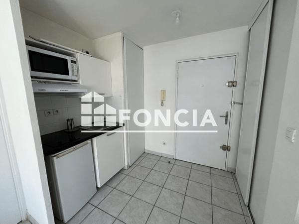 Location Appartement meublé 2 pièces 28.14 m² - 82 RUE DU ROUET Marseille 13008