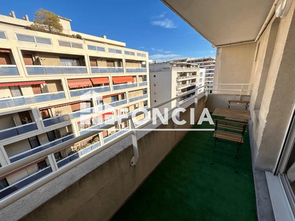 Location Appartement meublé 2 pièces 28.14 m² - 82 RUE DU ROUET Marseille 13008