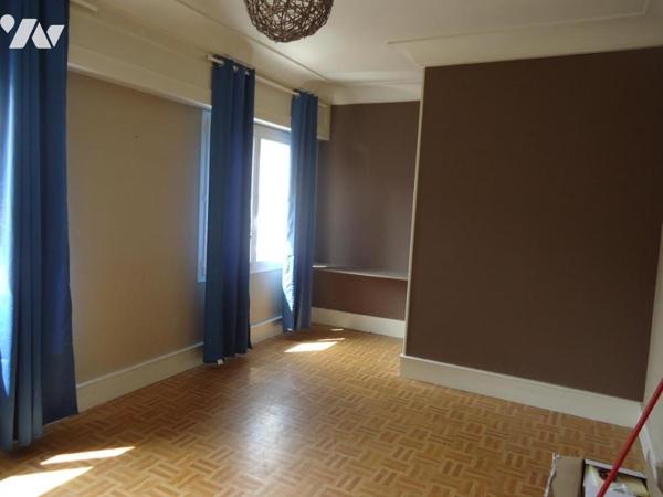LORIENT - CENTRE immeuble mixte de 887 m² - commerces et 2 appartements