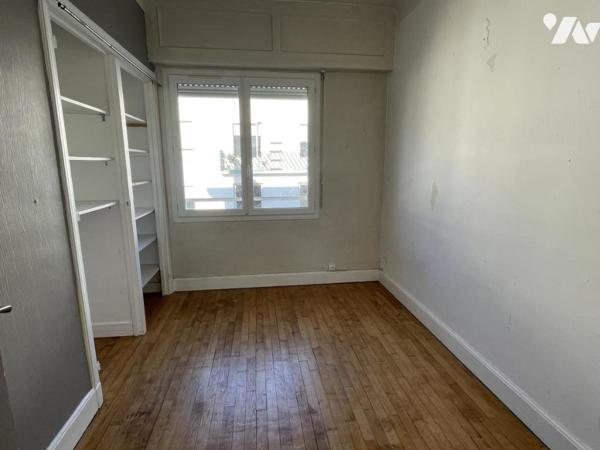 LORIENT - CENTRE immeuble mixte de 887 m² - commerces et 2 appartements