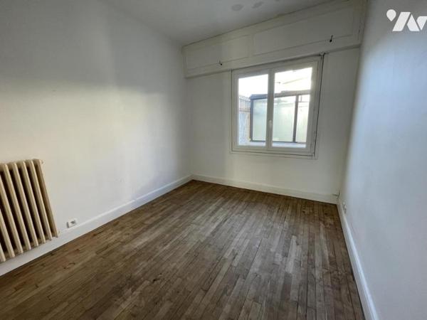 LORIENT - CENTRE immeuble mixte de 887 m² - commerces et 2 appartements