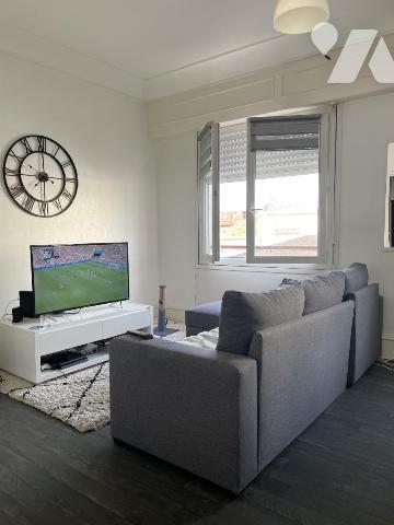 LORIENT - CENTRE immeuble mixte de 887 m² - commerces et 2 appartements