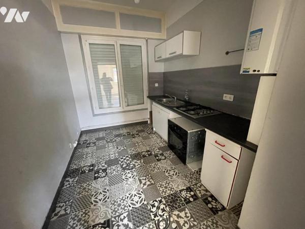 LORIENT - CENTRE immeuble mixte de 887 m² - commerces et 2 appartements