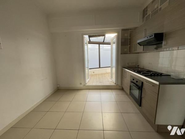 LORIENT - CENTRE immeuble mixte de 887 m² - commerces et 2 appartements