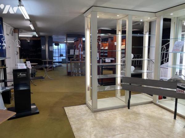 LORIENT - CENTRE immeuble mixte de 887 m² - commerces et 2 appartements