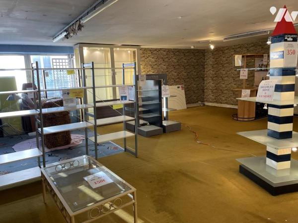 LORIENT - CENTRE immeuble mixte de 887 m² - commerces et 2 appartements