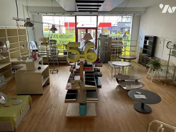 LORIENT - CENTRE immeuble mixte de 887 m² - commerces et 2 appartements