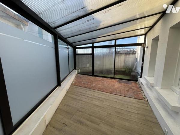 LORIENT - CENTRE immeuble mixte de 887 m² - commerces et 2 appartements