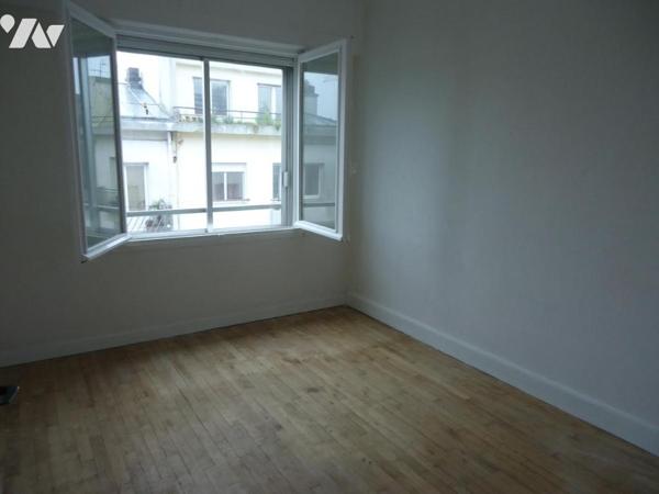 LORIENT - CENTRE immeuble mixte de 887 m² - commerces et 2 appartements