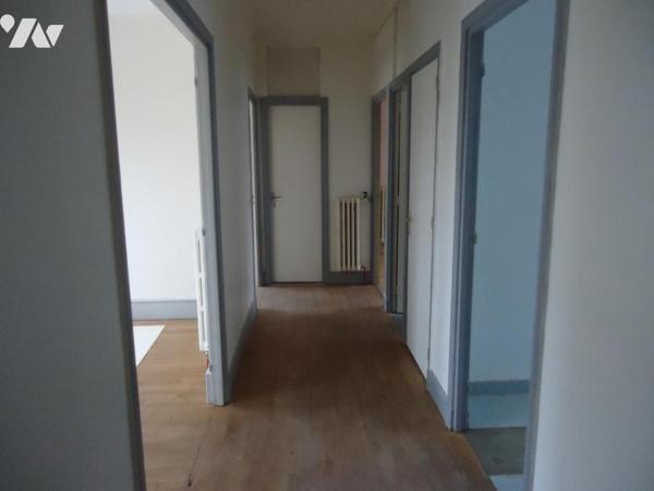 LORIENT - CENTRE immeuble mixte de 887 m² - commerces et 2 appartements