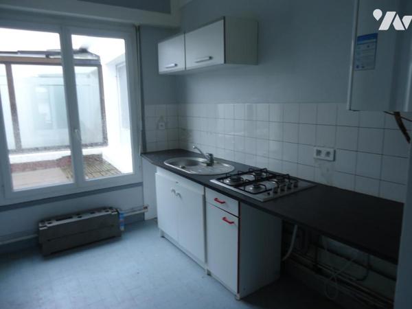 LORIENT - CENTRE immeuble mixte de 887 m² - commerces et 2 appartements