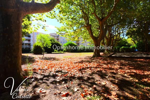 À vendre – Appartement T2 orienté sud-est dans résidence services "Les Sérianes" à Hyères