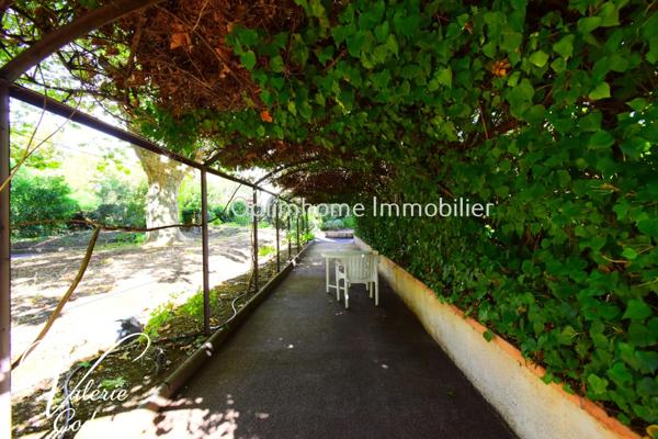 À vendre – Appartement T2 orienté sud-est dans résidence services "Les Sérianes" à Hyères