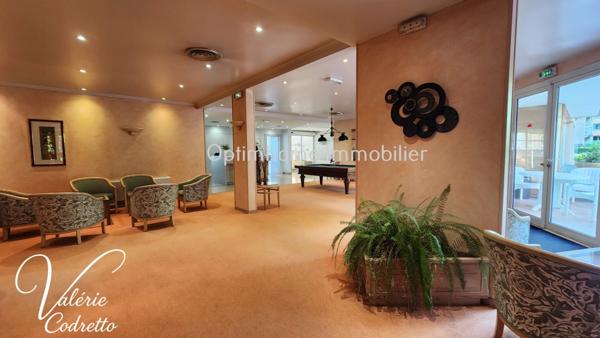 À vendre – Appartement T2 orienté sud-est dans résidence services "Les Sérianes" à Hyères