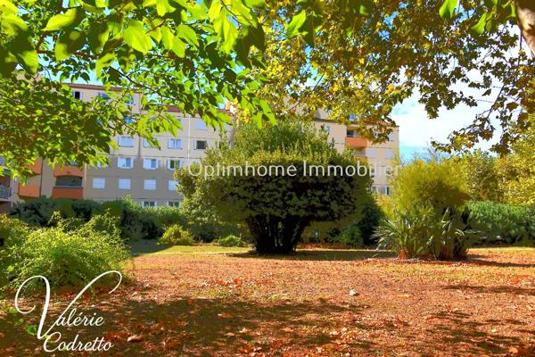 À vendre – Appartement T2 orienté sud-est dans résidence services "Les Sérianes" à Hyères