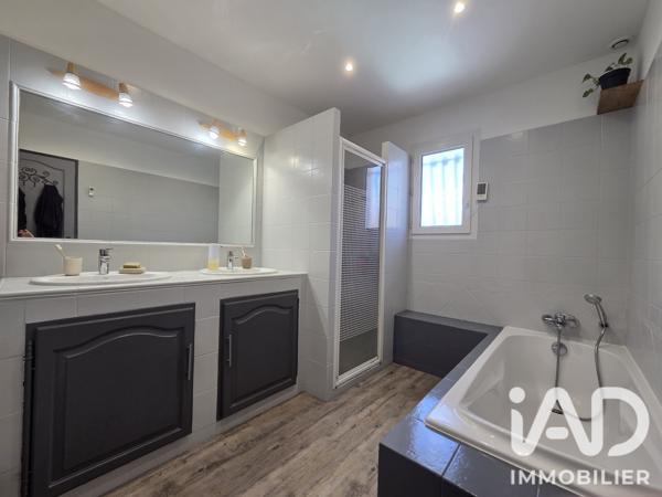 Maison à vendre 5 pièces 165 m² Entraigues-sur-la-Sorgue