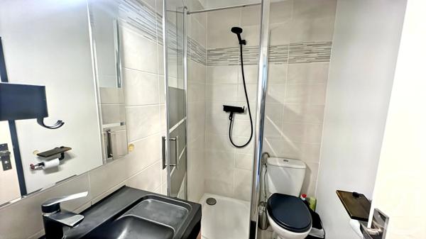 Appartement F2 à vendre  2 pièces - 23,20 m 2   UZES  - 30