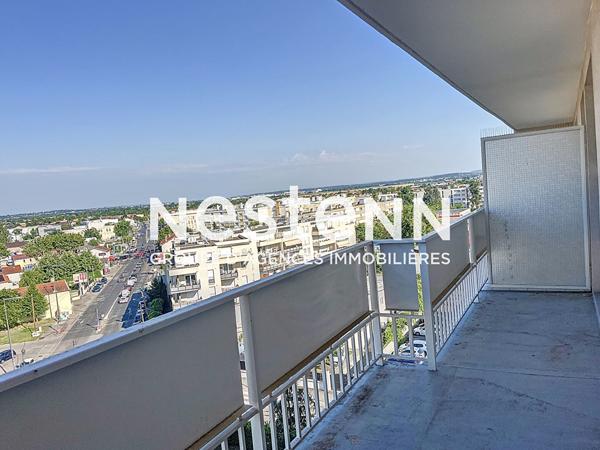 Appartement 2 Pièces en dernier étage avec Terrasse Cave et Parking - 69500 BRON