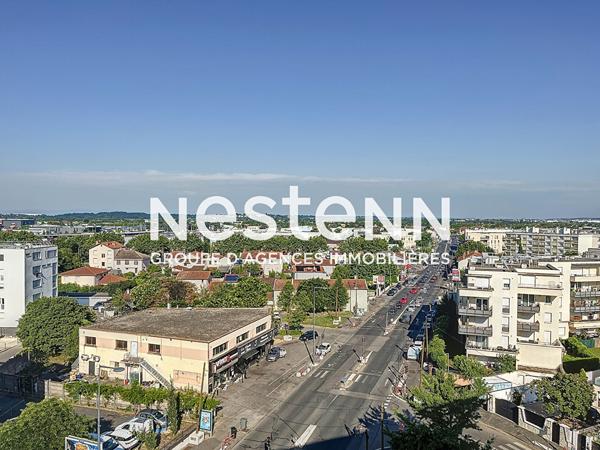 Appartement 2 Pièces en dernier étage avec Terrasse Cave et Parking - 69500 BRON