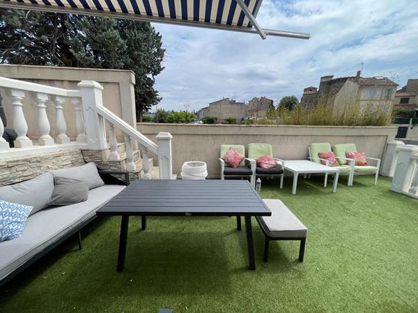 Maison + Appartement de 260 m² à PEYROLLES EN PROVENCE