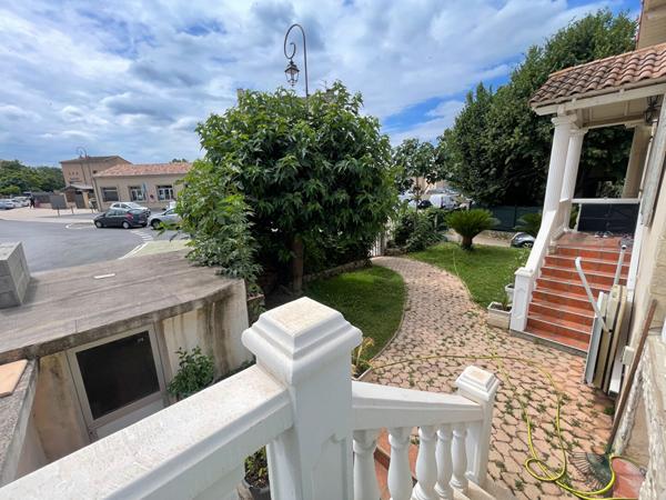 Maison + Appartement de 260 m² à PEYROLLES EN PROVENCE