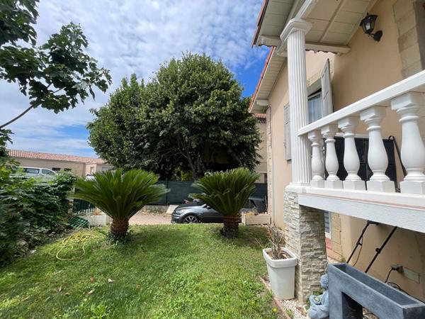 Maison + Appartement de 260 m² à PEYROLLES EN PROVENCE
