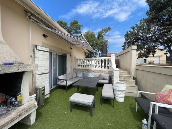 Maison + Appartement de 260 m² à PEYROLLES EN PROVENCE