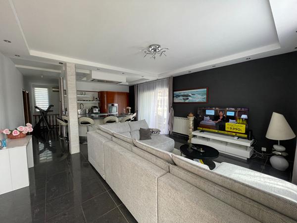 Maison + Appartement de 260 m² à PEYROLLES EN PROVENCE