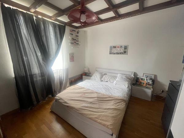 Maison + Appartement de 260 m² à PEYROLLES EN PROVENCE