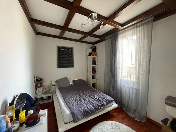 Maison + Appartement de 260 m² à PEYROLLES EN PROVENCE