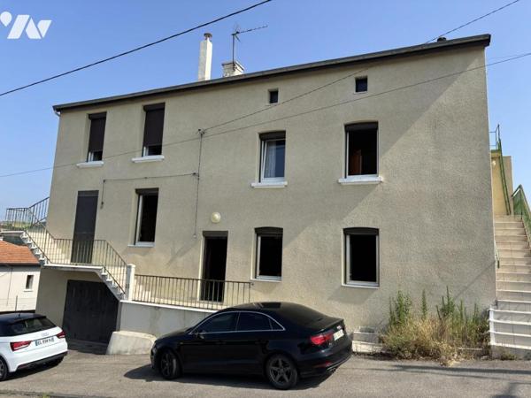 Maison de 160 m² habitables possibles et dépendances à rafraichir