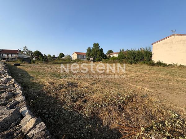 À vendre / Belle parcelle constructible de plus de 2000 m² au coeur de Grazac