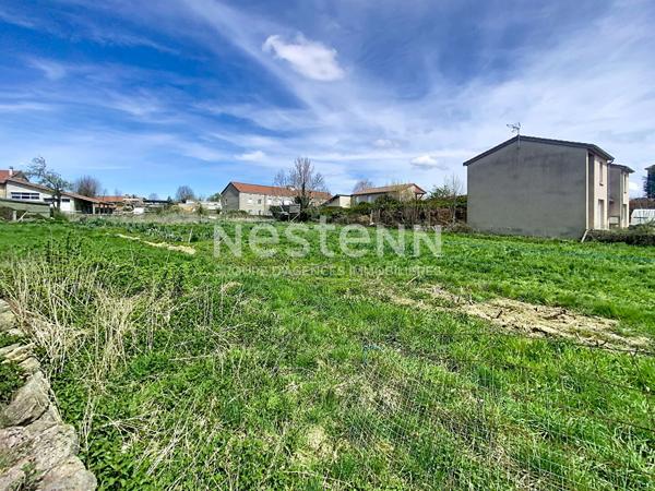À vendre / Belle parcelle constructible de plus de 2000 m² au coeur de Grazac