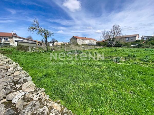 À vendre / Belle parcelle constructible de plus de 2000 m² au coeur de Grazac