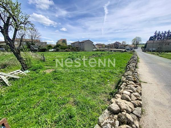 À vendre / Belle parcelle constructible de plus de 2000 m² au coeur de Grazac
